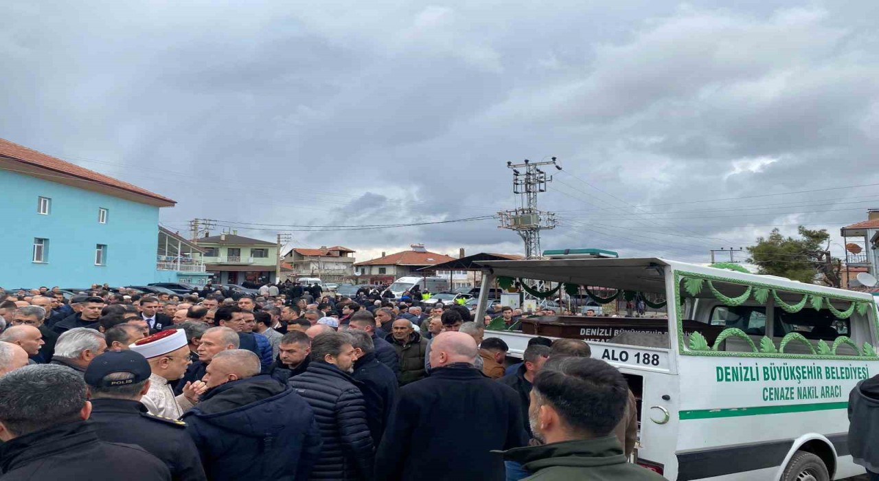Eski Bakan Yardımcısı Ahmet Yıldızın babası son yolculuğuna uğurlandı