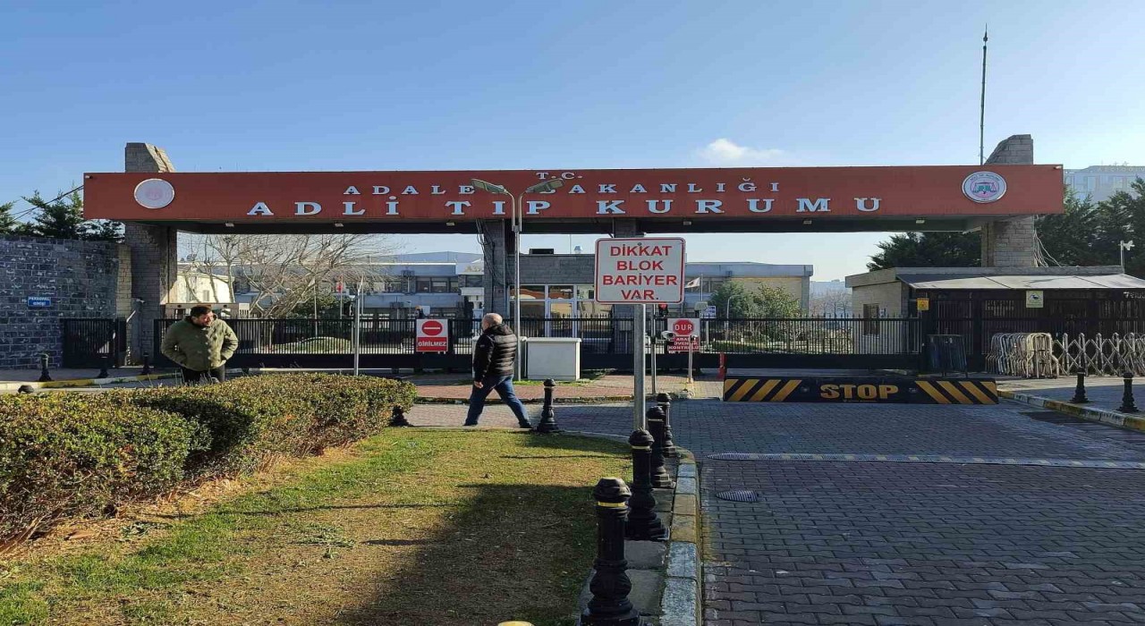Eyüpsultanda kazada hayatını kaybeden 2 kişinin cenazeleri Adli Tıp Kurumundan alındı