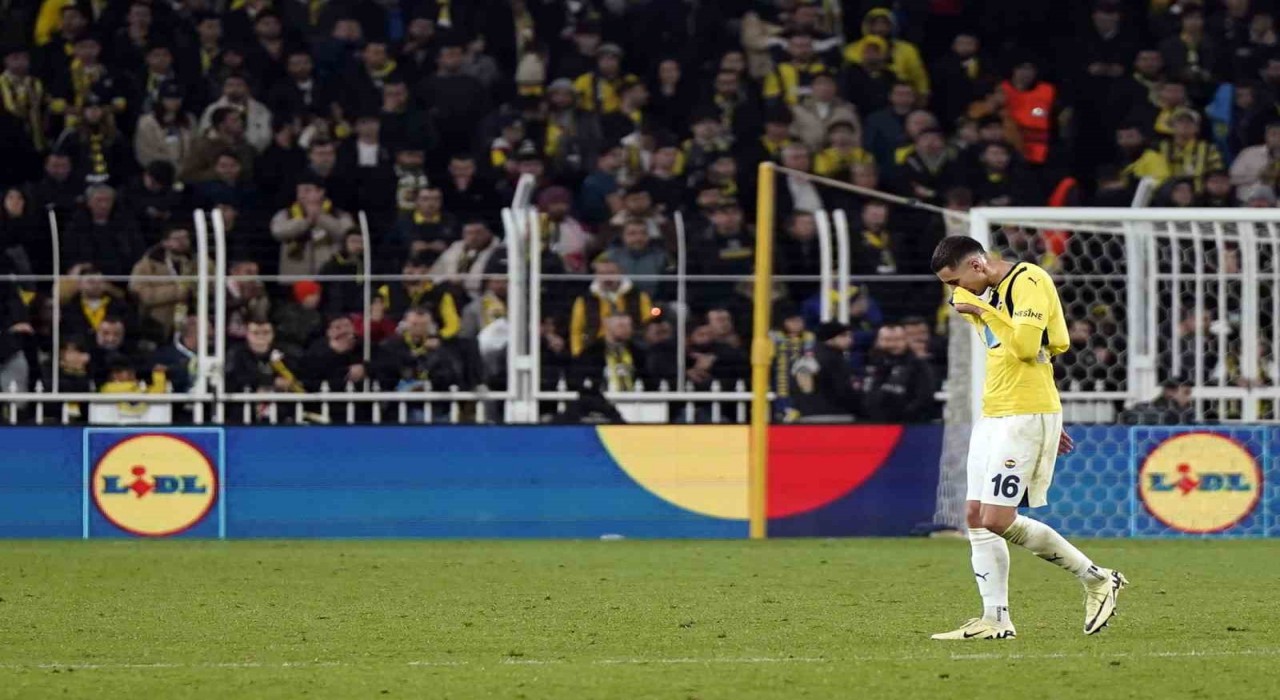 Fenerbahçede Mert Müldürün omzunda çıkık tespit edildi
