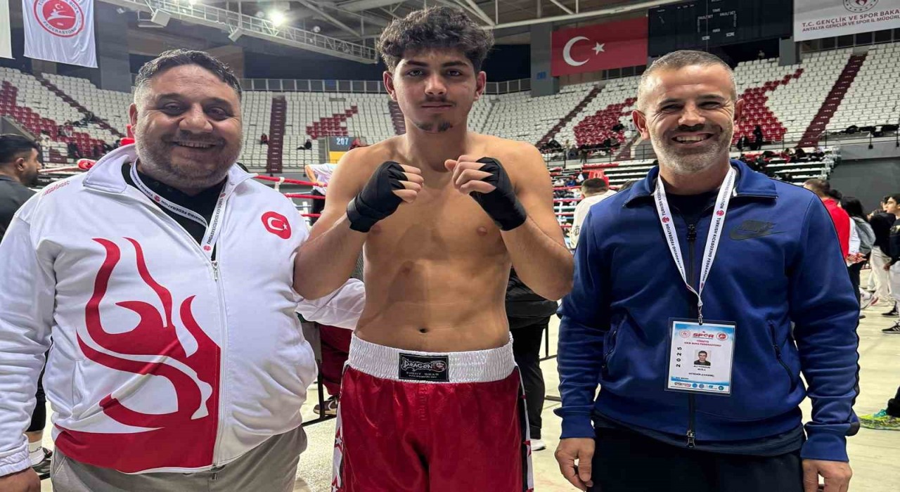 Fethiyeli sporcu Kick Boksta Türkiye üçüncüsü oldu
