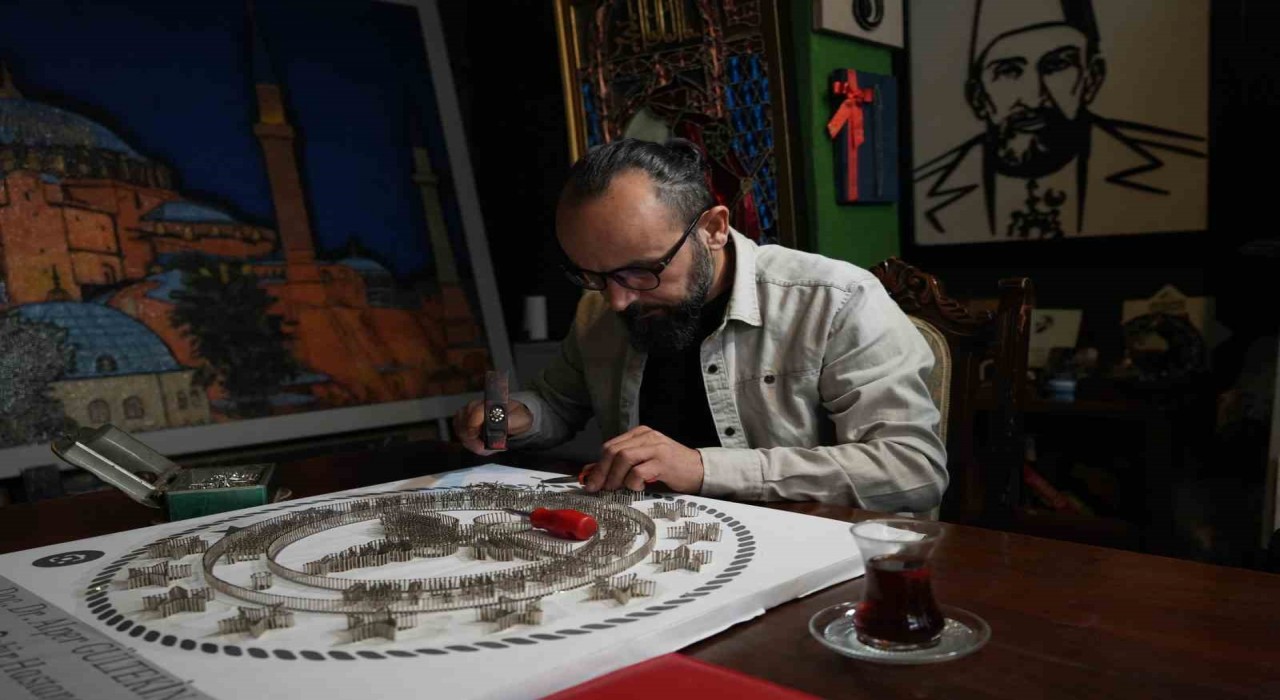 Filografi sanatçısı 120 bin çivi kullanarak Ayasofya Camini resmetti