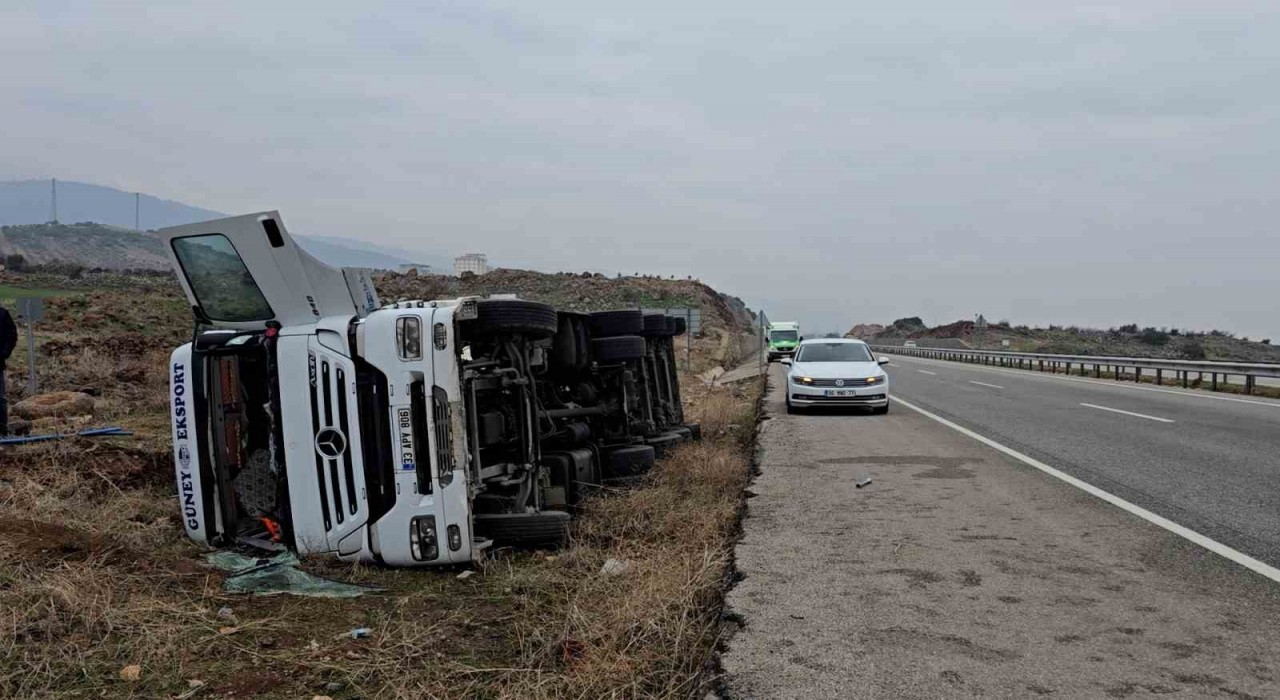 Gaziantepte kontrolden çıkan tanker yan yattı