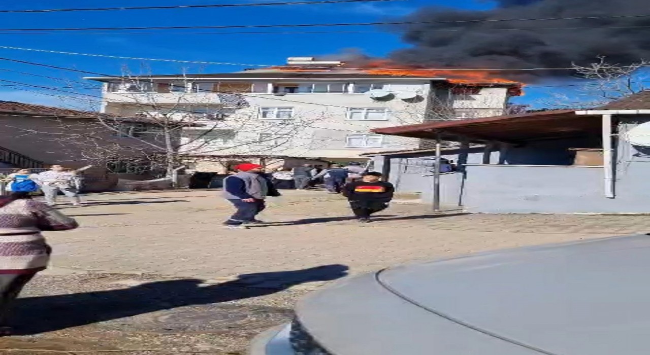 Gebzede bir evde yangın çıktı, mahsur kalanlar var
