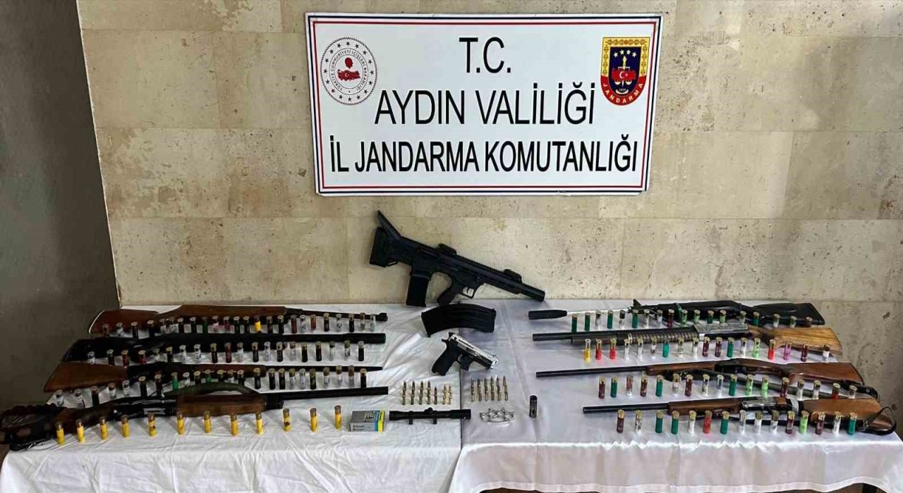 Germencikte 10 ruhsatsız silah ele geçirildi