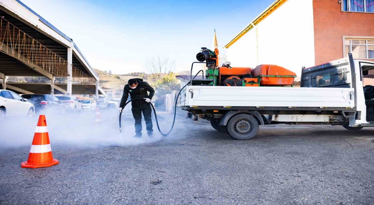 Gölbaşı Belediyesinden ilaçlama çalışması