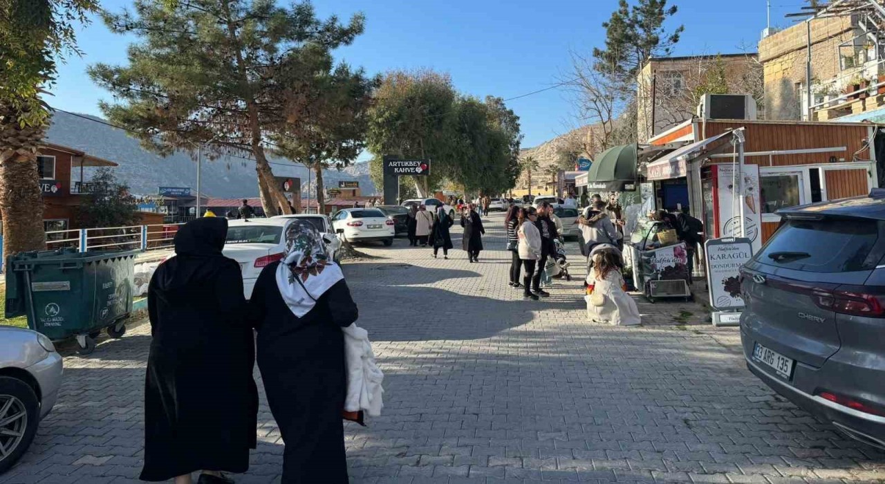 Halfetideki yaz havası turist yoğunluğu oluşturdu