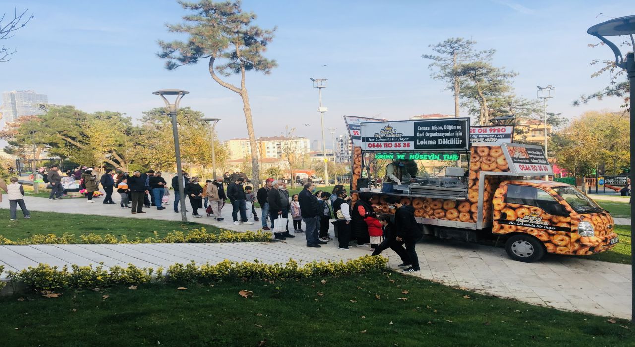 Hayır Lokması Dağıtımı ile Geleneksel Paylaşma Kültürü Yaşatılıyor