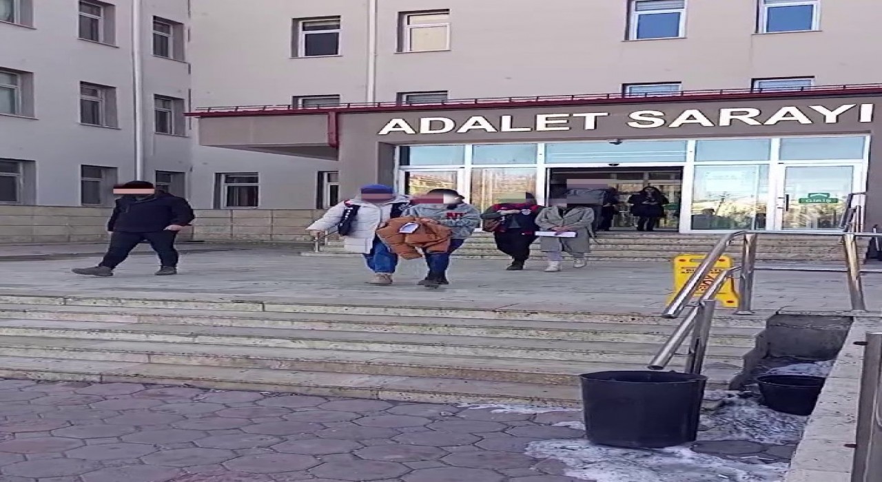 Hırsızlık için tekrar geri döndüklerinde yakayı ele verdiler