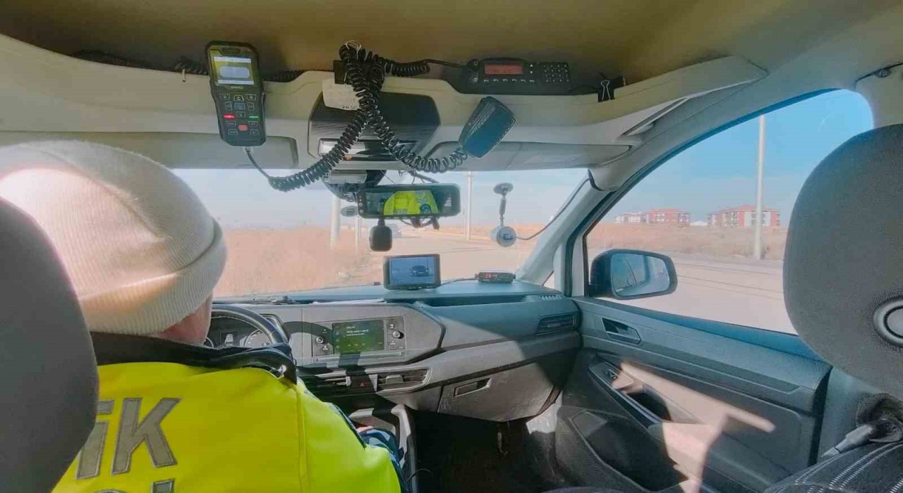 Hız ihlali yapan 74 sürücüye ceza