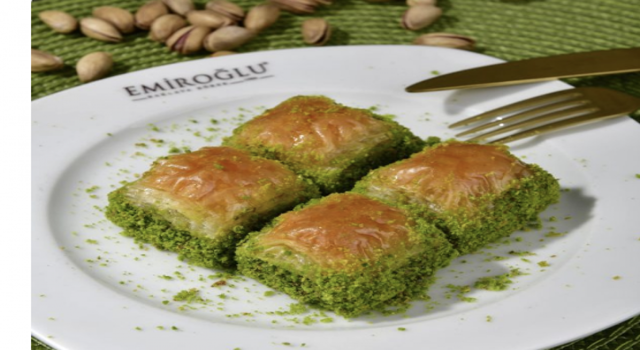 İncecik Hamur, Efsanevi Lezzet: Baklavanın Sırlarını Keşfedin!