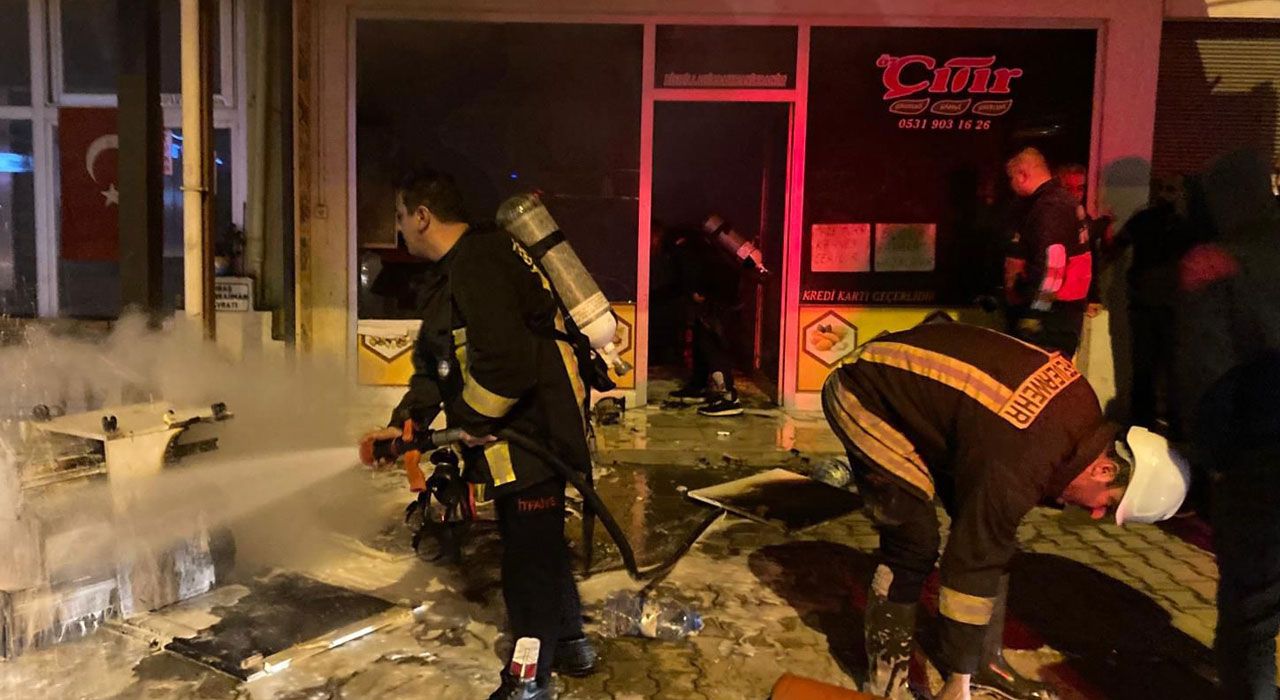 İşyerindeki Yangında Maddi Hasar Oluştu