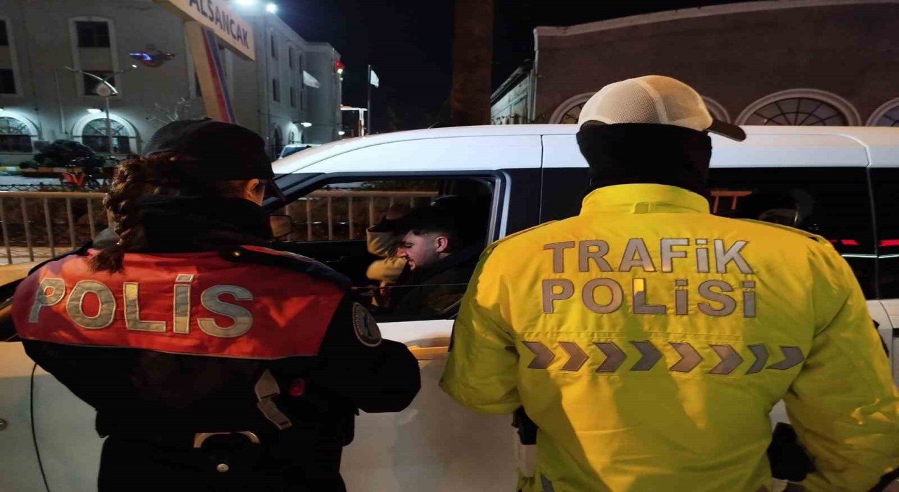 İzmirde emniyetten yeni yıl denetimi