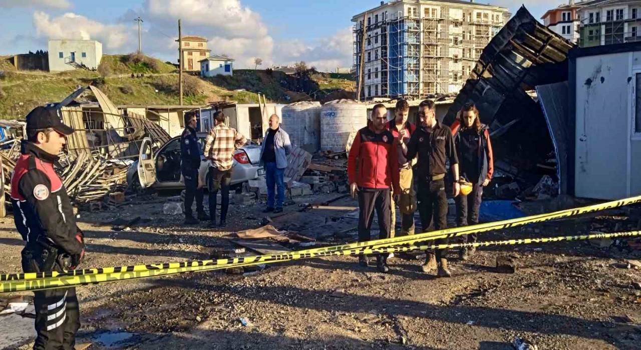 İzmirde sıcak su kazanı patladı: 8 yaralı