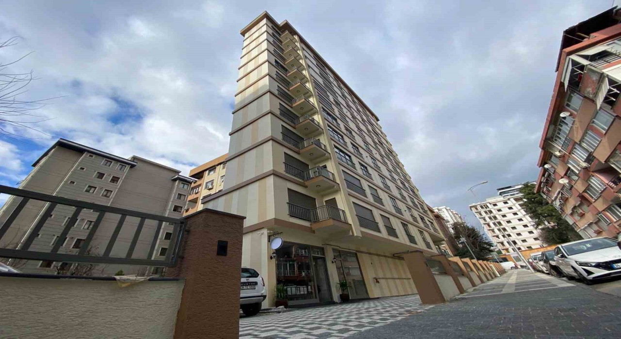 Kadıköy Belediyesinin ruhsat verdiği bina Hatay depreminde yan yatan Rönesans rezidans hatırlattı