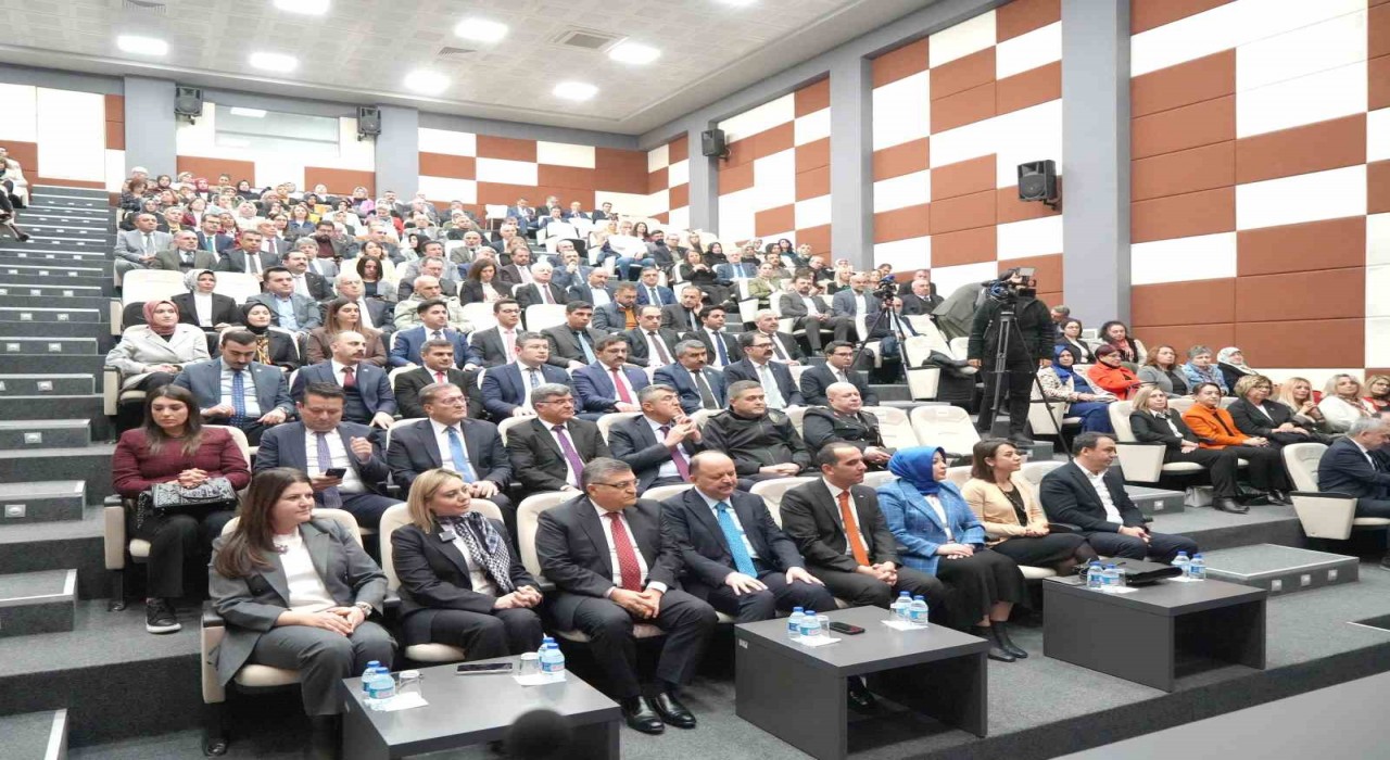 Kadın Erkek Fırsat Eşitliği Komisyonu Başkanı Erdoğan: Kadın erkek fırsat eşitliğinin sağlanması sadece kadınlar için değil, toplumun bütünü için refah getirecektir