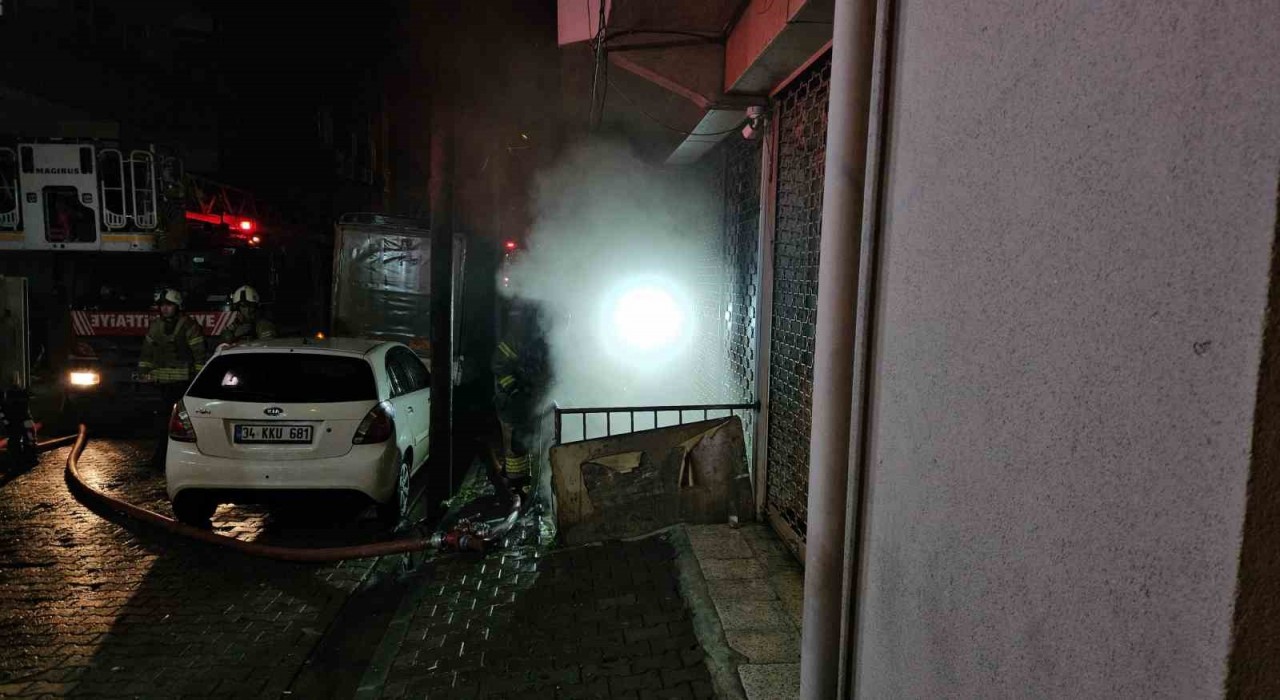 Kağıthanede 8 katlı binada yangın paniği