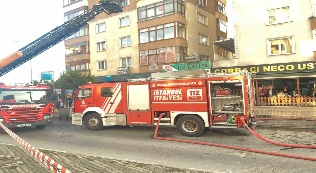 Kartalda çatı yangını
