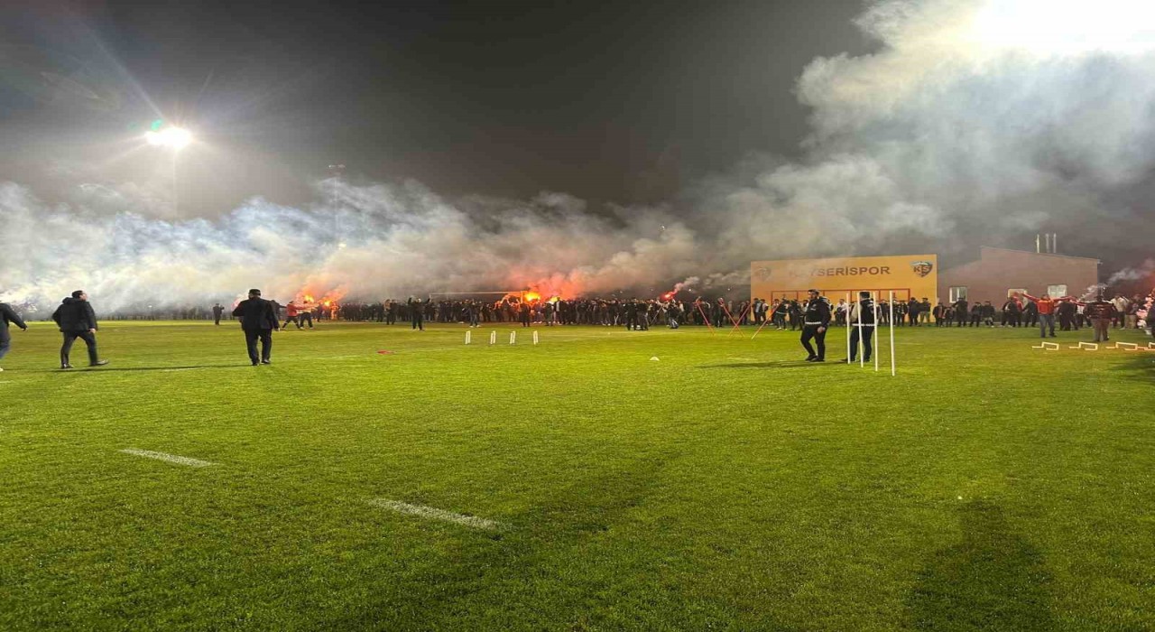 Kayserisporda taraftarlı antrenman