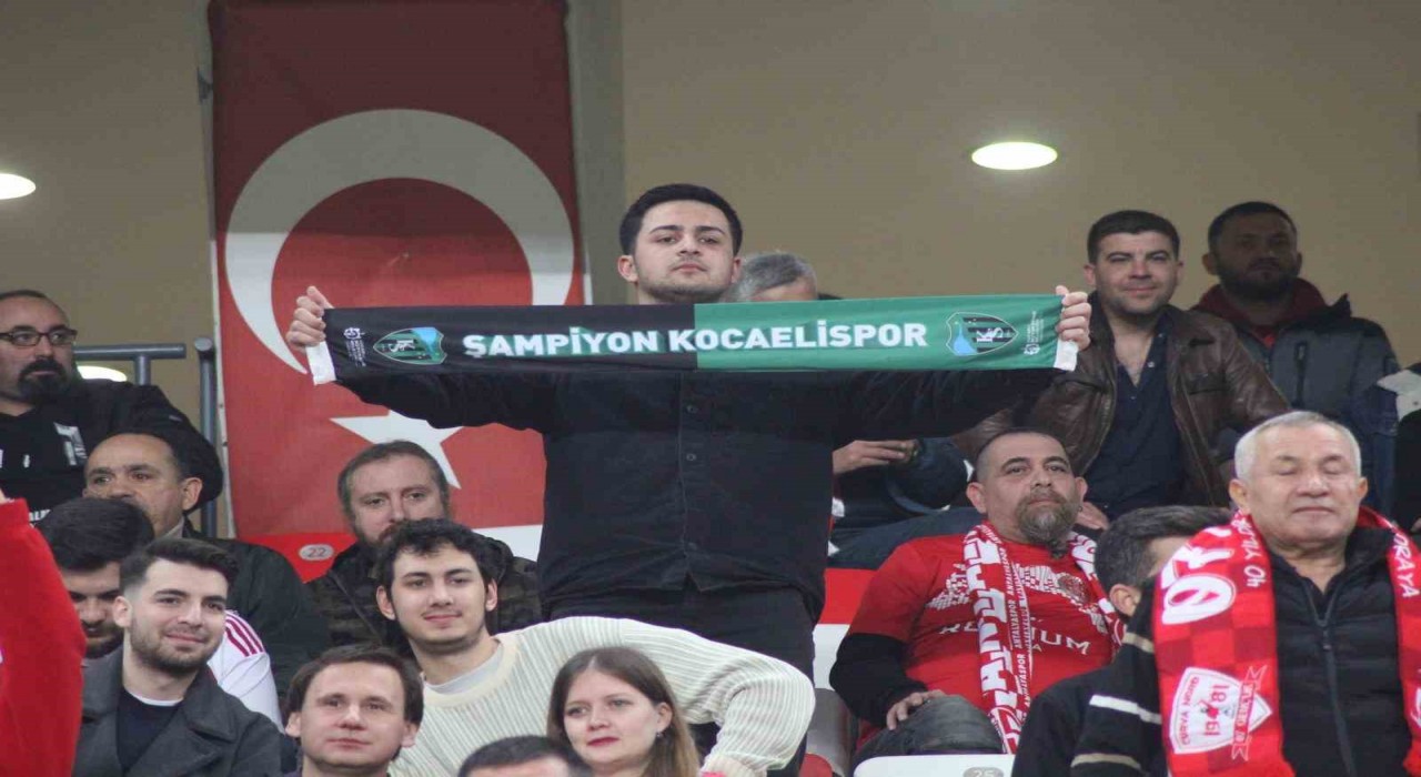 Kocaelisporlu taraftarlar Antalyaspora kesilen para cezasına ortak oldu