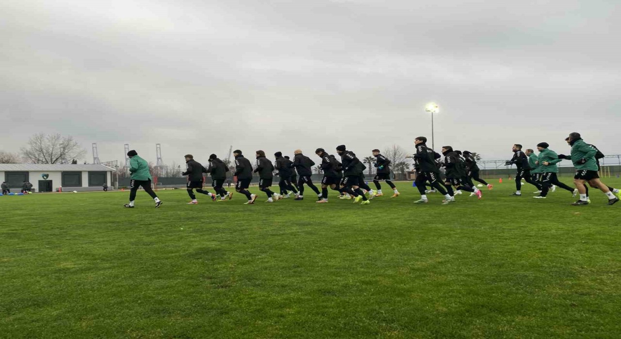 Kocaelisporun yeni transferi Samet Yalçın ilk idmanına çıktı