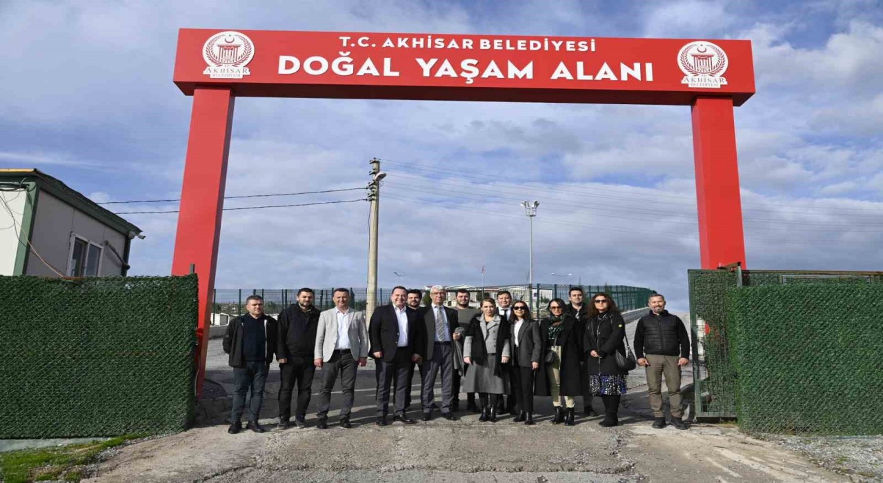Komisyon üyeleri sokak hayvanları için Akhisarda toplandı