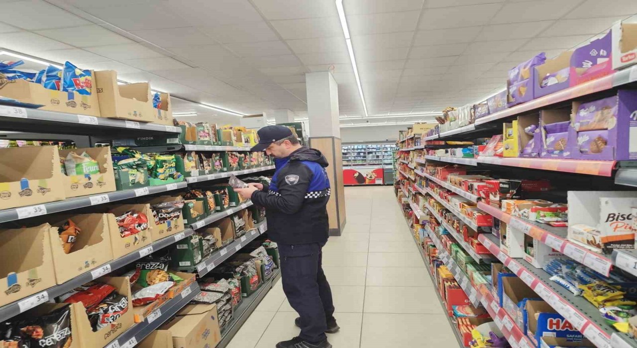Körfez Zabıtasından raf ve etiket denetimi
