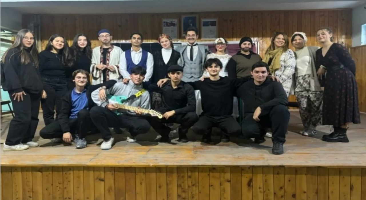 Köyceğizde öğrencilerden tiyatro gösterisi