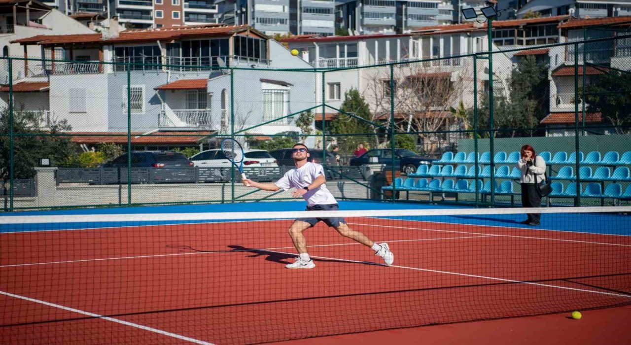 Kuşadasının ilk tenis kulübü kapılarını açtı
