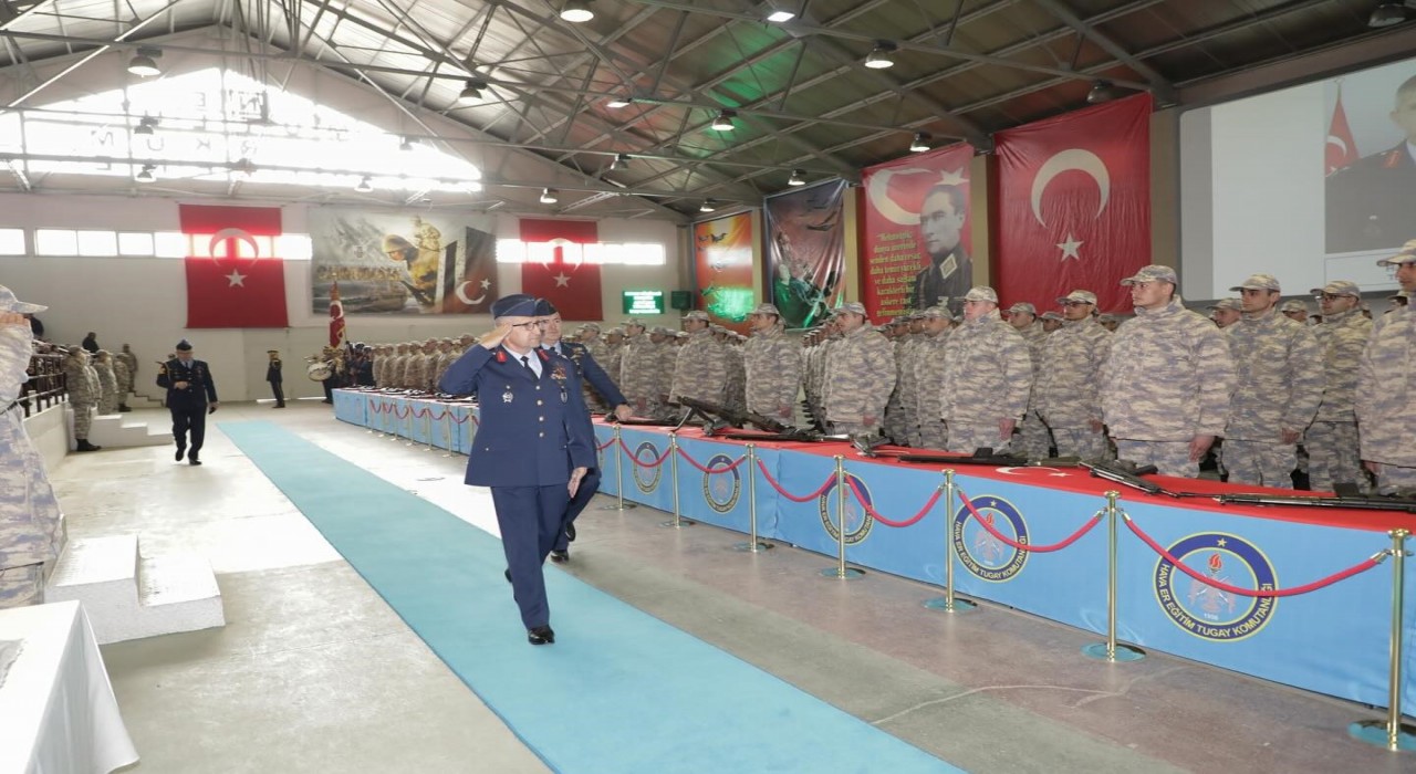 Kütahyada acemi eğitimini tamamlayan askerler yemin etti