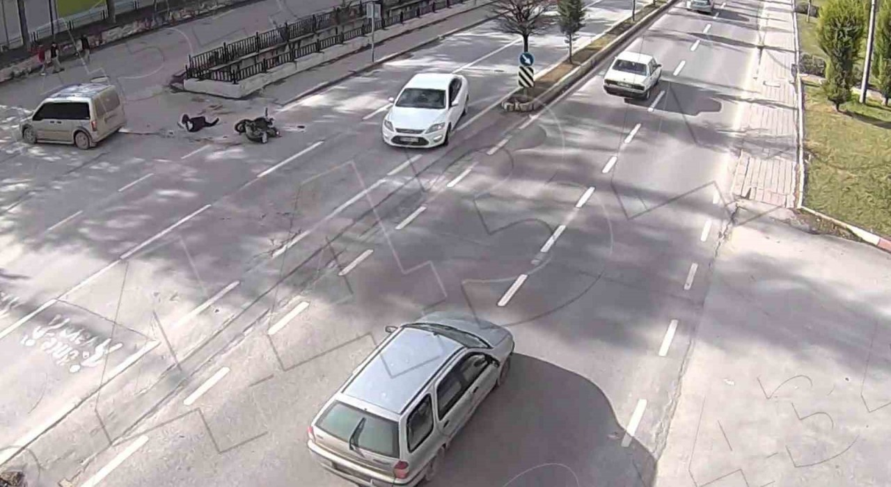 Kütahyada trafik kazasında ağır yaralanan genç, 36 günlük yaşam savaşını kaybetti