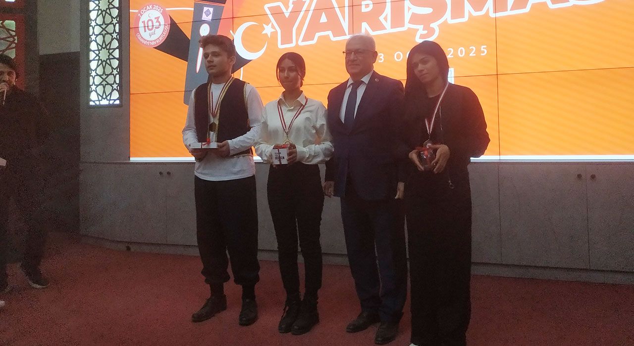 Liseliler ‘Milli Mücadele Şiirlerini’ okumada yarıştı