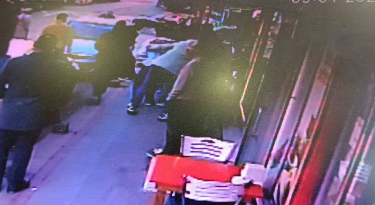Magandanın böylesi görülmedi: Motosiklette hem kendini hem arkadaşını vurdu