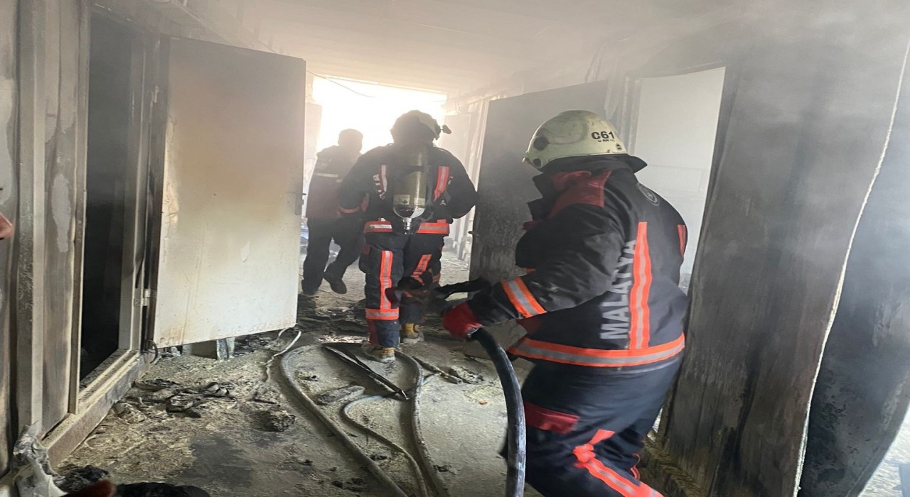 Malatyada inşaat işçilerinin kaldığı şantiyede yangın: 4 yaralı