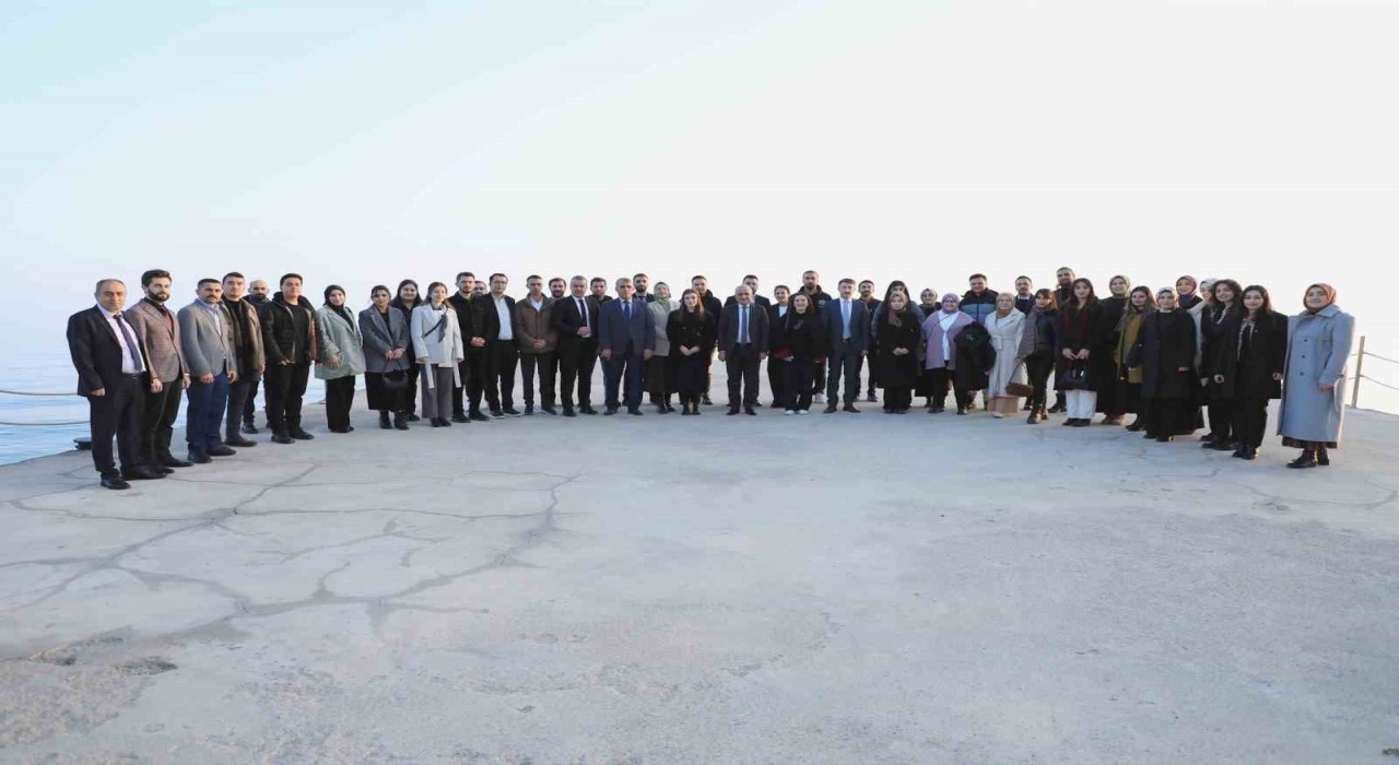Müdür Gür: “Öğretmen bir milletin geleceğini inşa eden yüce bir eldir”