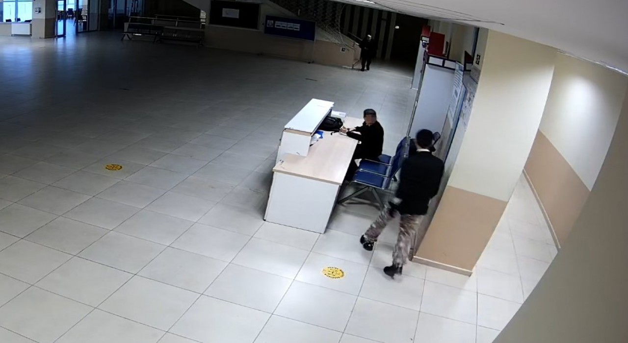 Müdür yardımcısını bıçaklayan öğrenci oynadığı oyundan etkilenip bıçak koleksiyonu yapmış