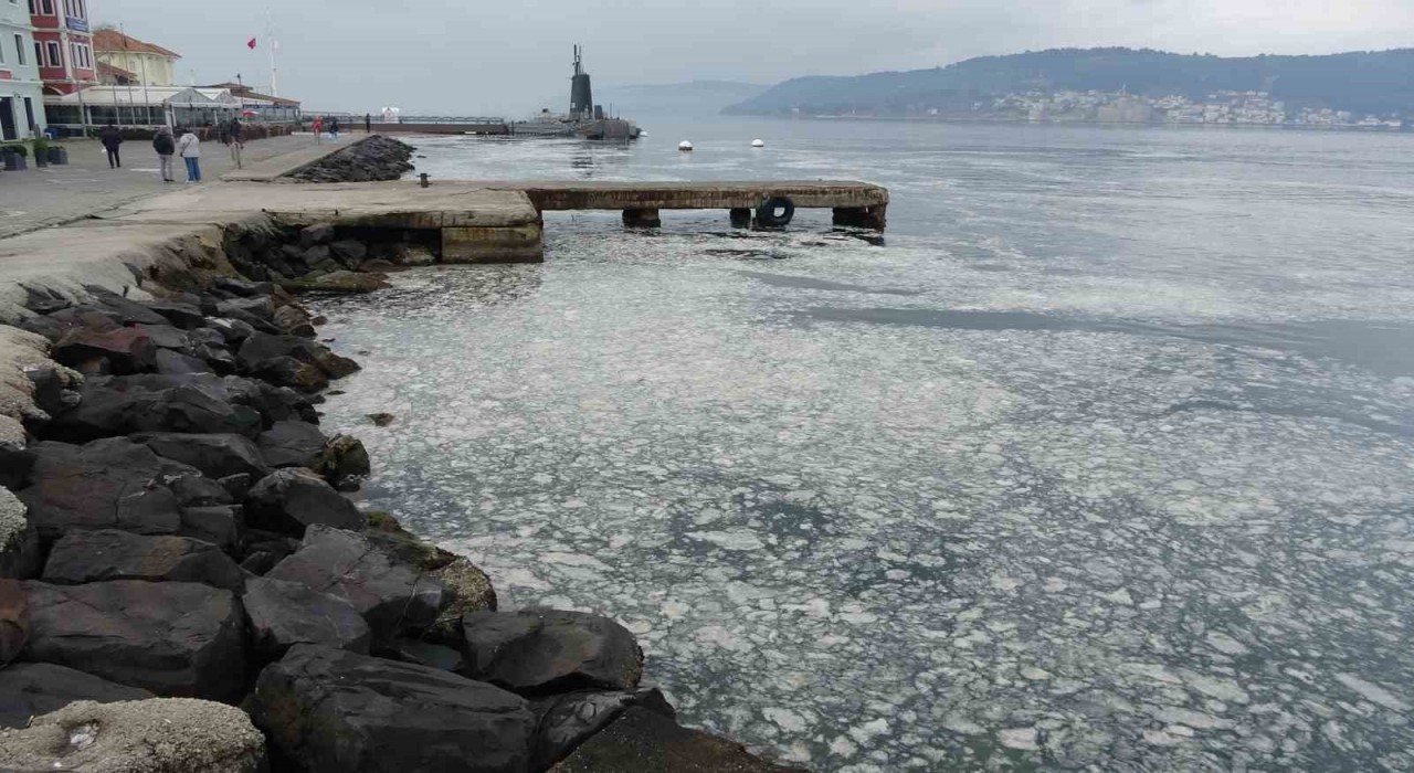 Müsilaj Çanakkale Boğazını kaplamaya başladı