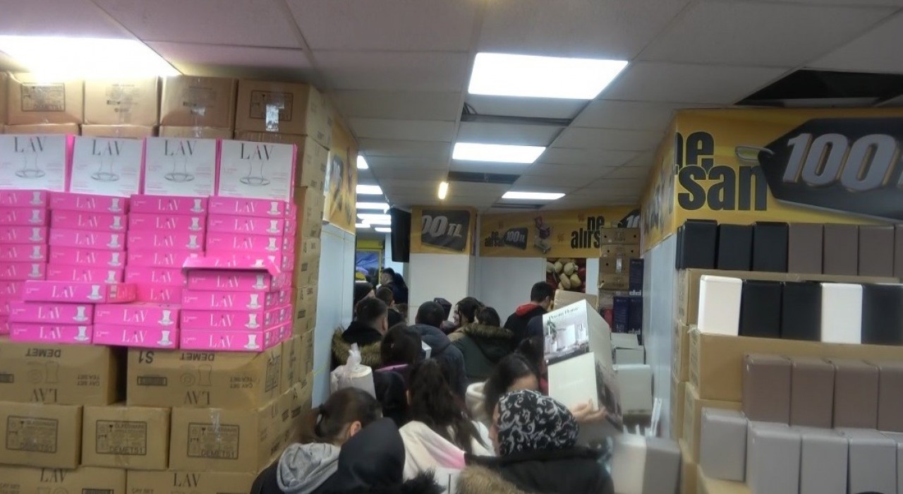 Ne alırsan 100 lira gerilimi