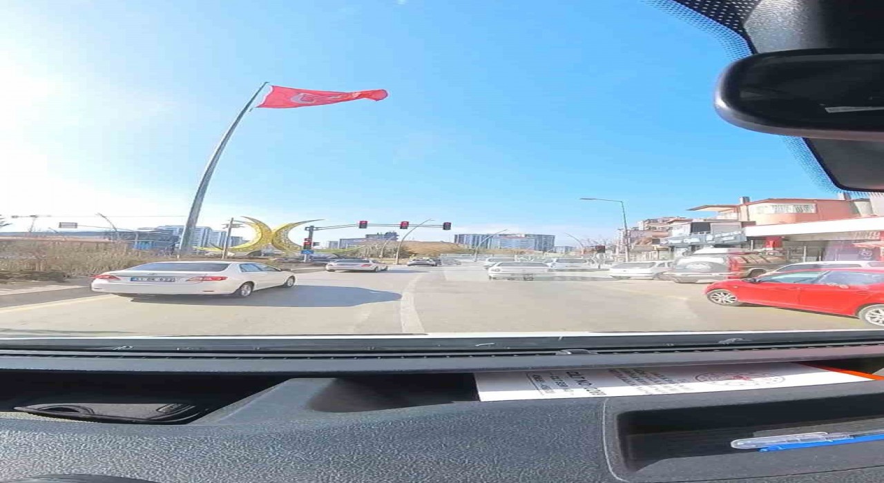 Niğdede fermuar sisteminin uygulanışı; Yaşama yol ver diyerek paylaşıldı