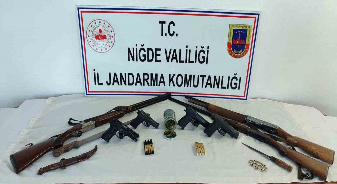 Niğdede jandarmadan uyuşturucu ve silah operasyonu