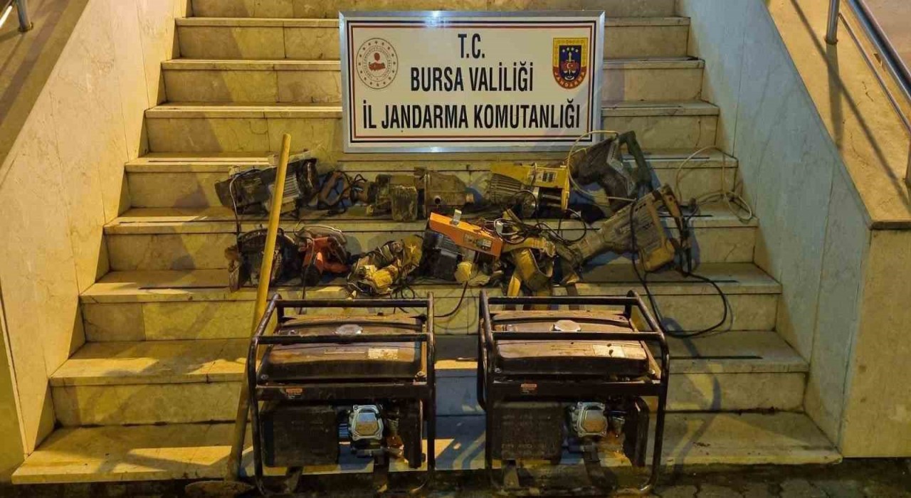 Orhangazide kaçak kazı yapan 7 kişi kıskıvrak yakalandı