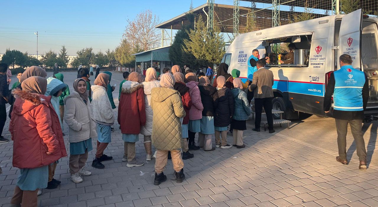 Osmaniye İl Müftülüğü’nden Öğrencilere Sıcak Çorba İkramı