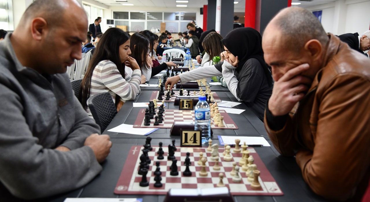 Osmaniye'de Kurtuluş Kupası Satranç Turnuvası Başladı