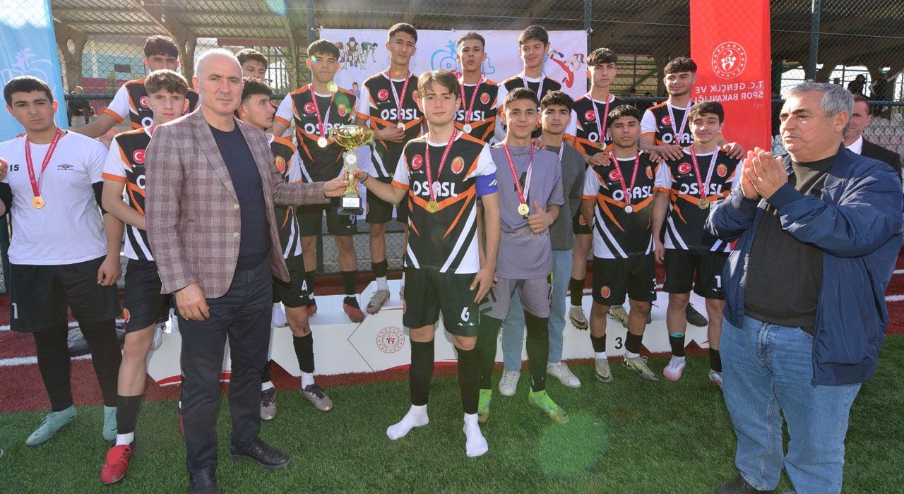 Osmaniye'de Okul Sporları Futbol Heyecanı Sona Erdi
