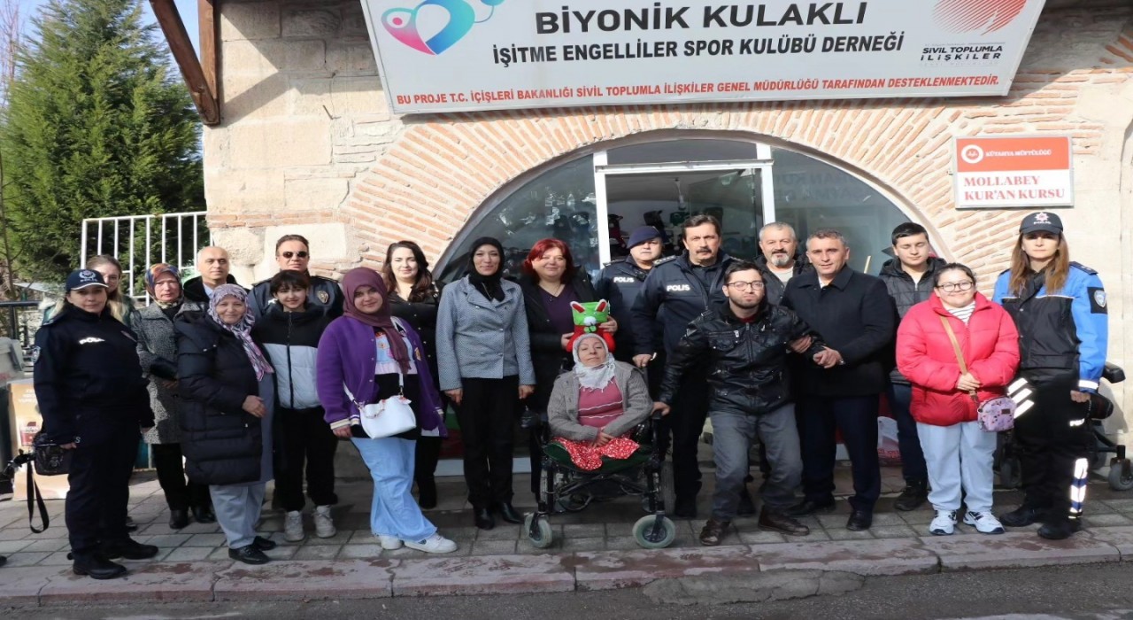 Özel bireylerin sosyal hayata entegrasyonu ve yürütülen projeler hakkında bilgi aldılar