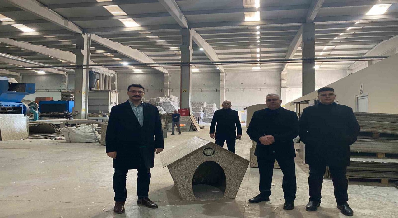 Özel sektörden sokak hayvanlarının barınması için kaymakamlığa destek