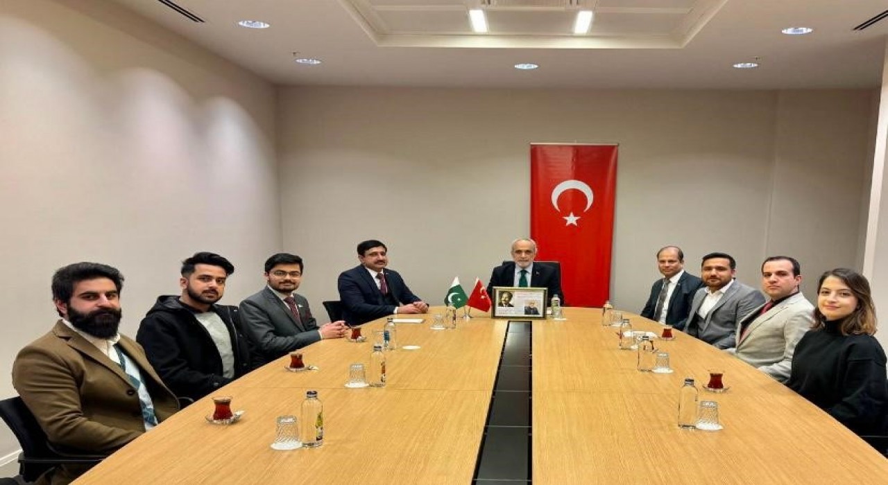 Pakistan Büyükelçiliği Müsteşarından Cumhurbaşkanı Başdanışmanına taziye ziyareti