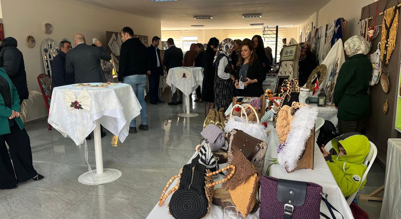 Payas HATMEK Kursiyerlerinden El Emeği Sergisi