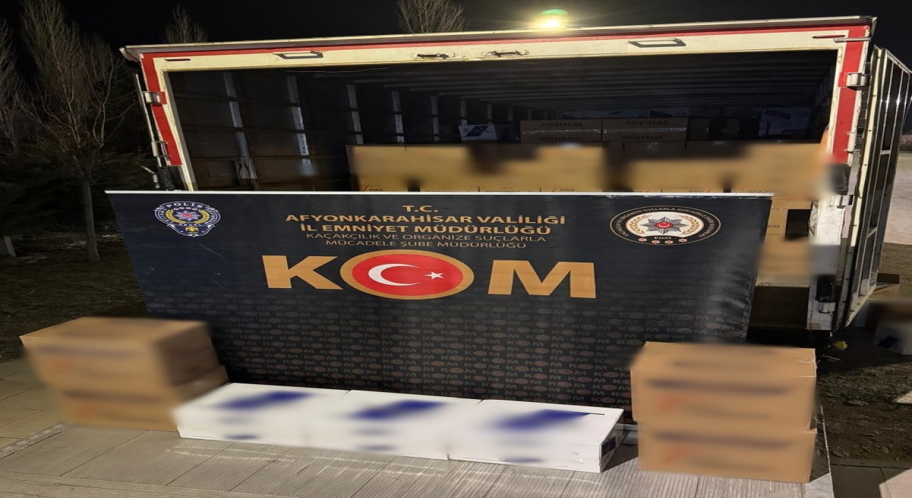 Polis 3 milyon 500 bin adet sahte bandrollü boş makaron ele geçirdi