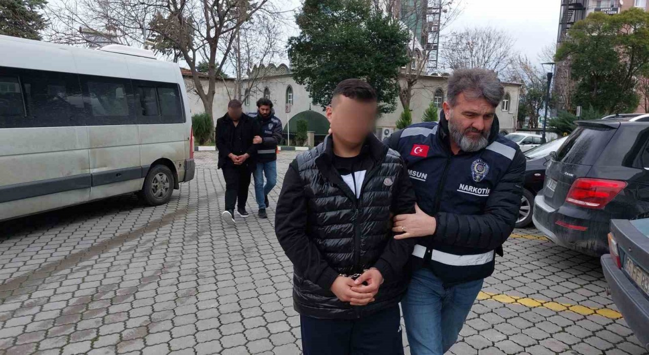 Samsunda 10 bin 230 sentetik ecza ele geçirildi: 2 gözaltı