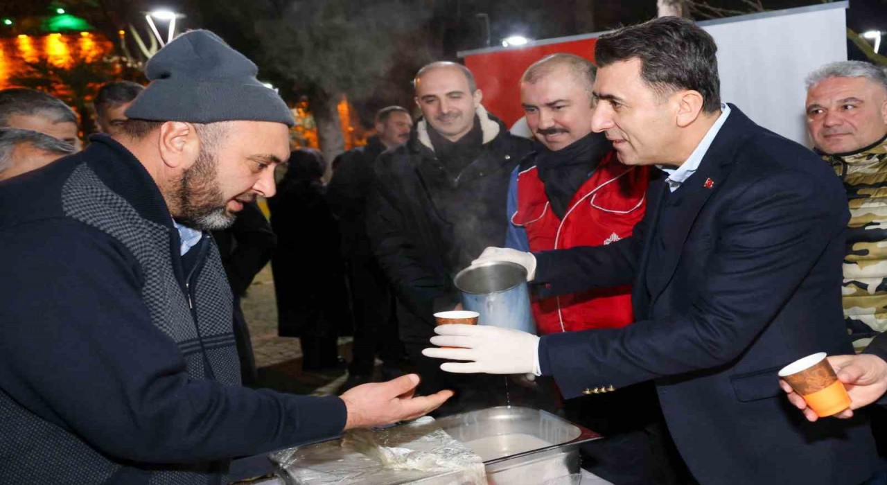 Şeyh Edebali Türbesinde vatandaşlara salep ikramı